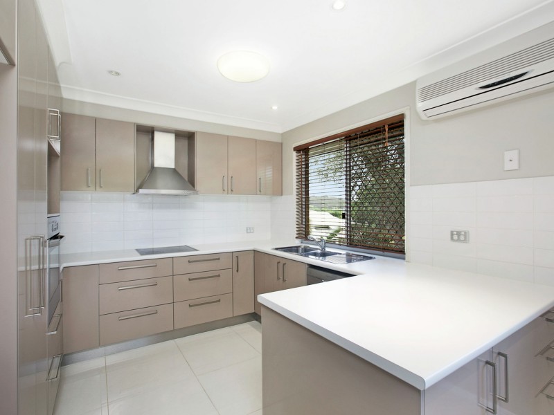 3 Acacia Close, Holland Park West QLD 4121