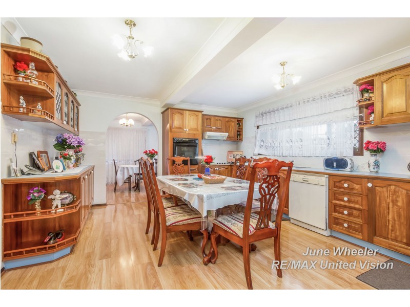 135 Meadowlands Road, Carindale QLD 4152