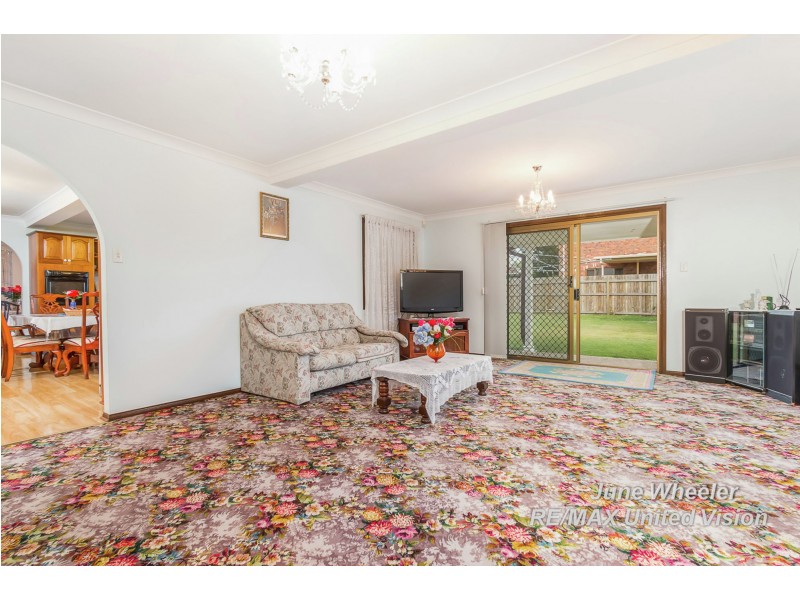 135 Meadowlands Road, Carindale QLD 4152