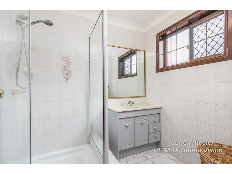 135 Meadowlands Road, Carindale QLD 4152