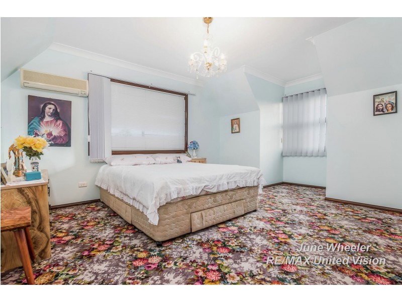 135 Meadowlands Road, Carindale QLD 4152