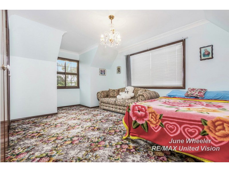 135 Meadowlands Road, Carindale QLD 4152