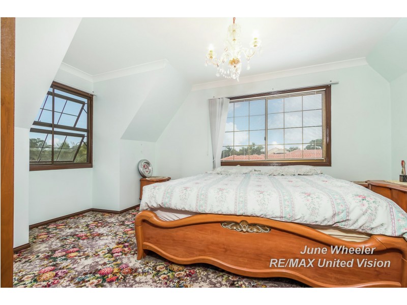 135 Meadowlands Road, Carindale QLD 4152