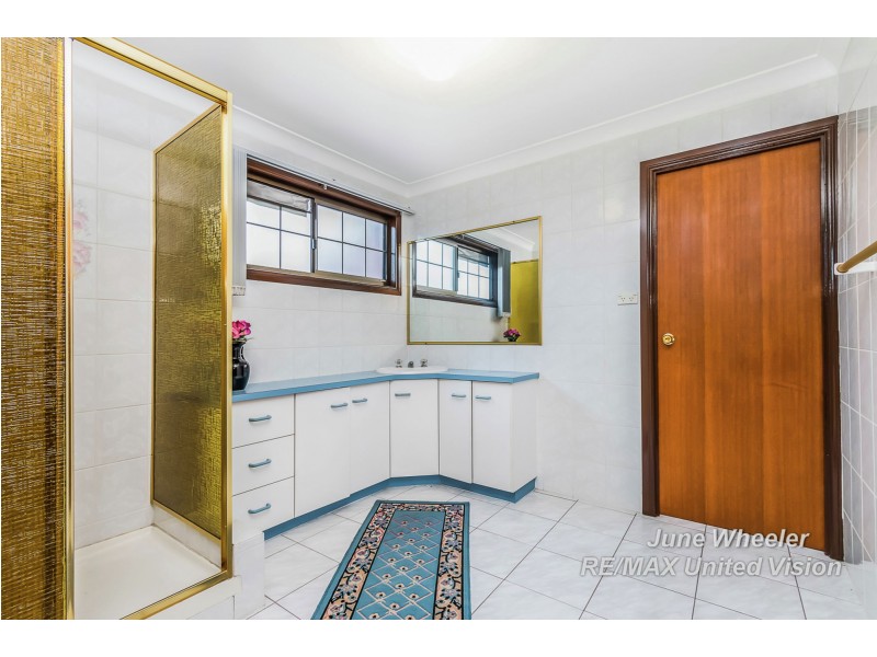 135 Meadowlands Road, Carindale QLD 4152