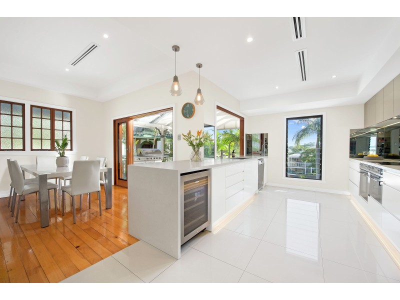 8 Perth Street, Camp Hill QLD 4152