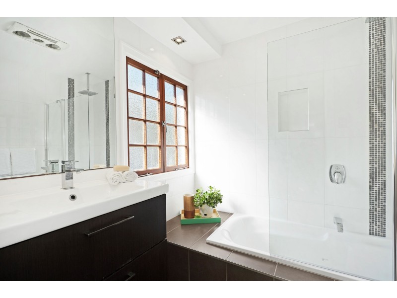 8 Perth Street, Camp Hill QLD 4152