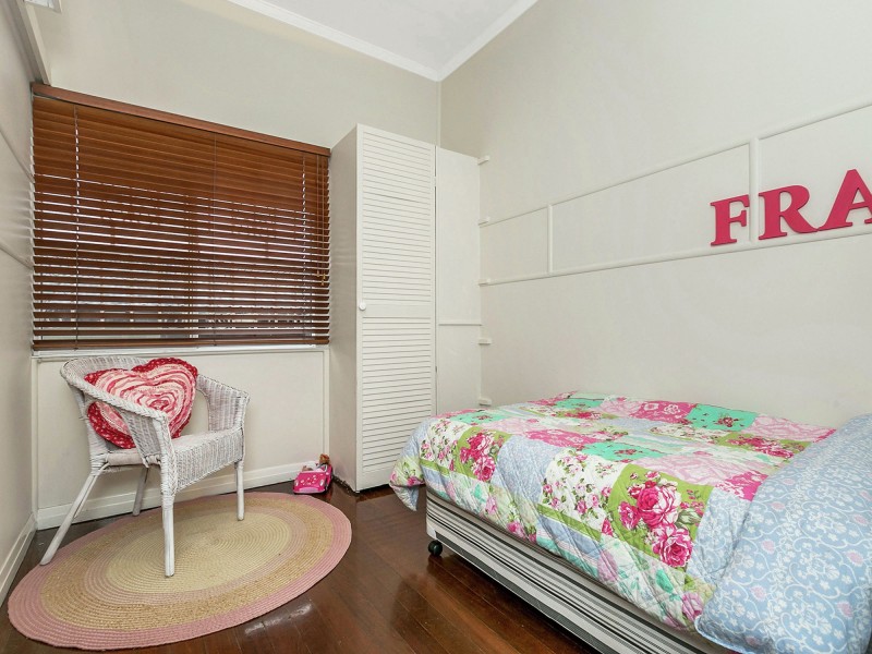 138 Broadwater Road, Mount Gravatt East QLD 4122