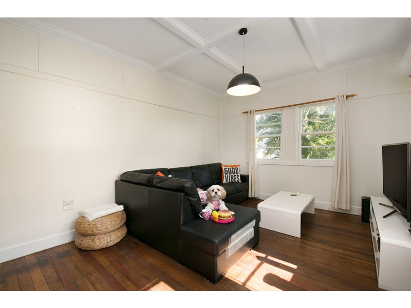 19 Clara Street, Camp Hill QLD 4152