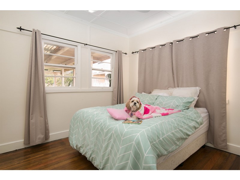 19 Clara Street, Camp Hill QLD 4152