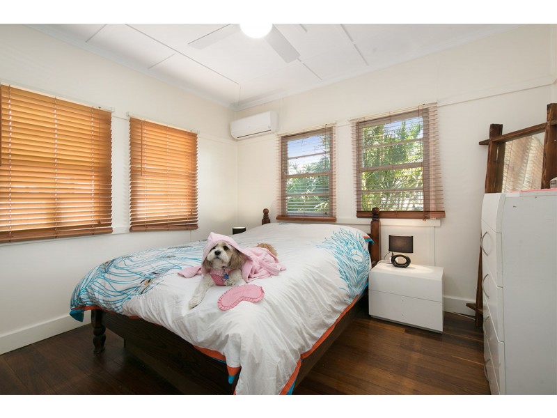 19 Clara Street, Camp Hill QLD 4152