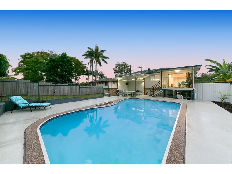 18 Crown Road, Alexandra Hills QLD 4161