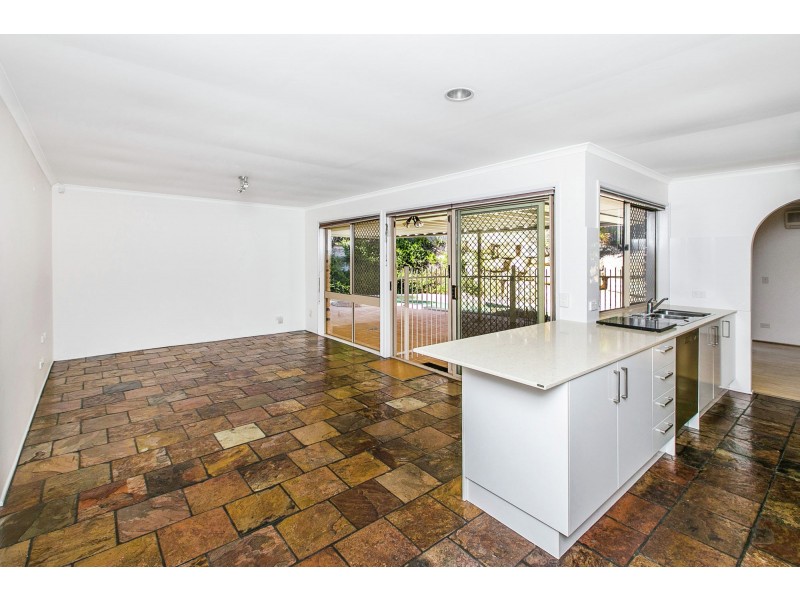 14 Eromanga Street, Carindale QLD 4152