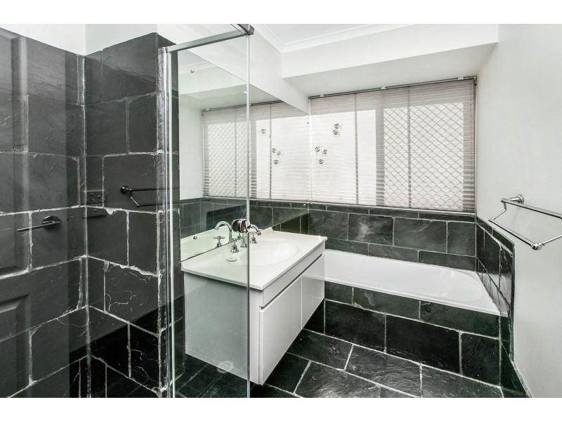 14 Eromanga Street, Carindale QLD 4152