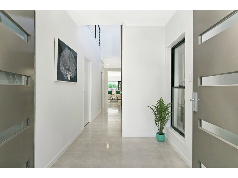 9 Rainsby Court, Carindale QLD 4152