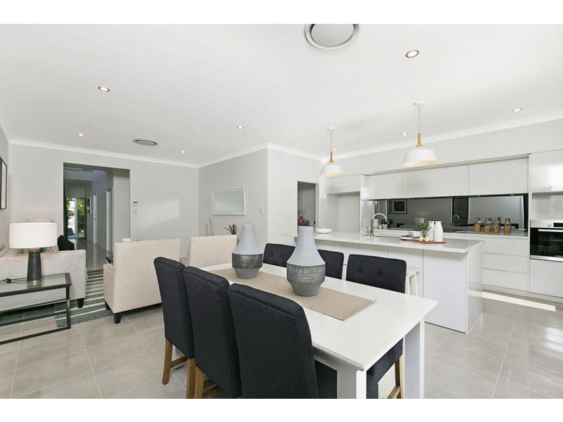 9 Rainsby Court, Carindale QLD 4152