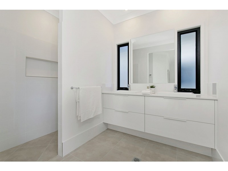 9 Rainsby Court, Carindale QLD 4152