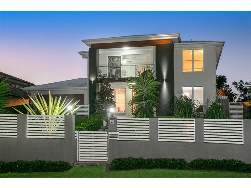 27 Nelson Place, Carindale QLD 4152