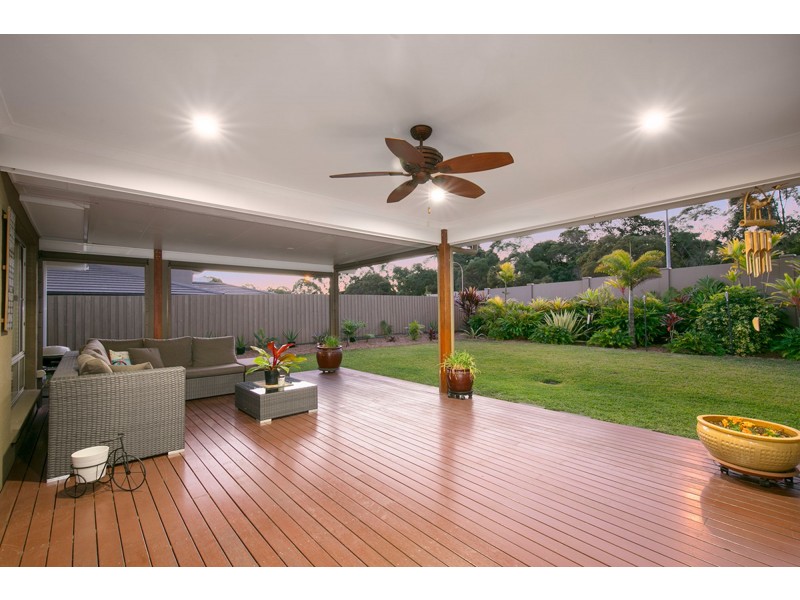 27 Nelson Place, Carindale QLD 4152
