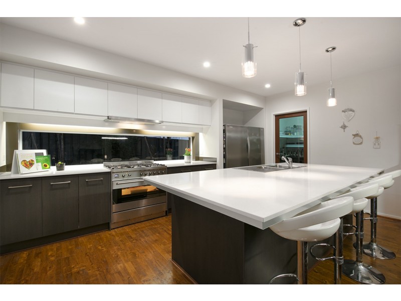 27 Nelson Place, Carindale QLD 4152