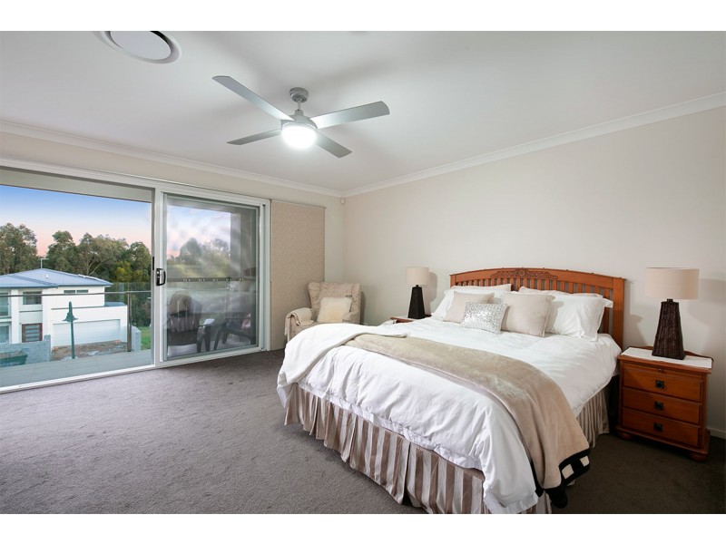 27 Nelson Place, Carindale QLD 4152