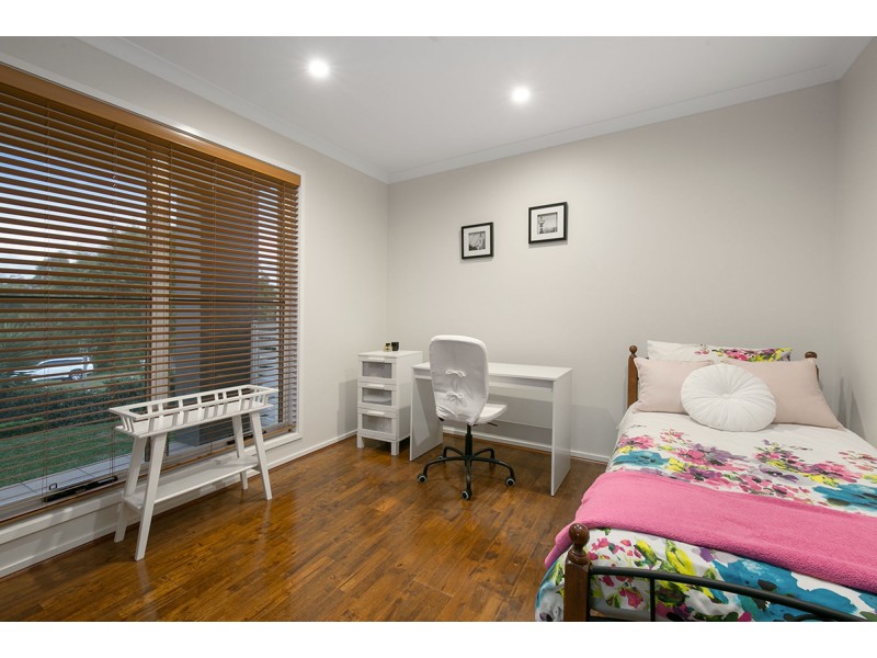 27 Nelson Place, Carindale QLD 4152