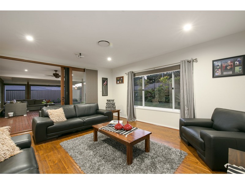 27 Nelson Place, Carindale QLD 4152