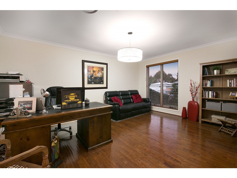 27 Nelson Place, Carindale QLD 4152