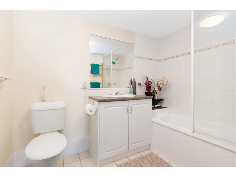6/12 Bradford Street, Labrador QLD 4215