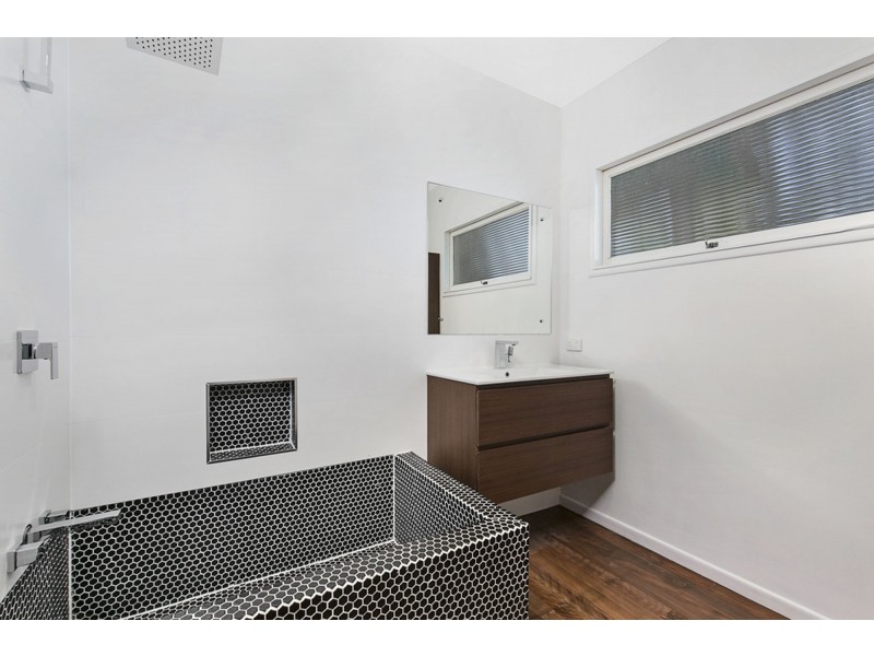 19 Acworth Street, Kenmore QLD 4069