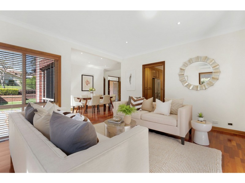 64 St Andrews Crescent, Carindale QLD 4152