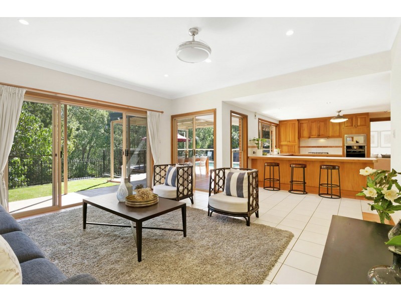 64 St Andrews Crescent, Carindale QLD 4152