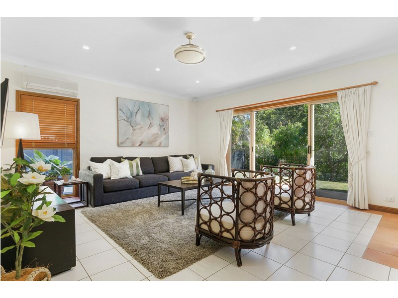 64 St Andrews Crescent, Carindale QLD 4152