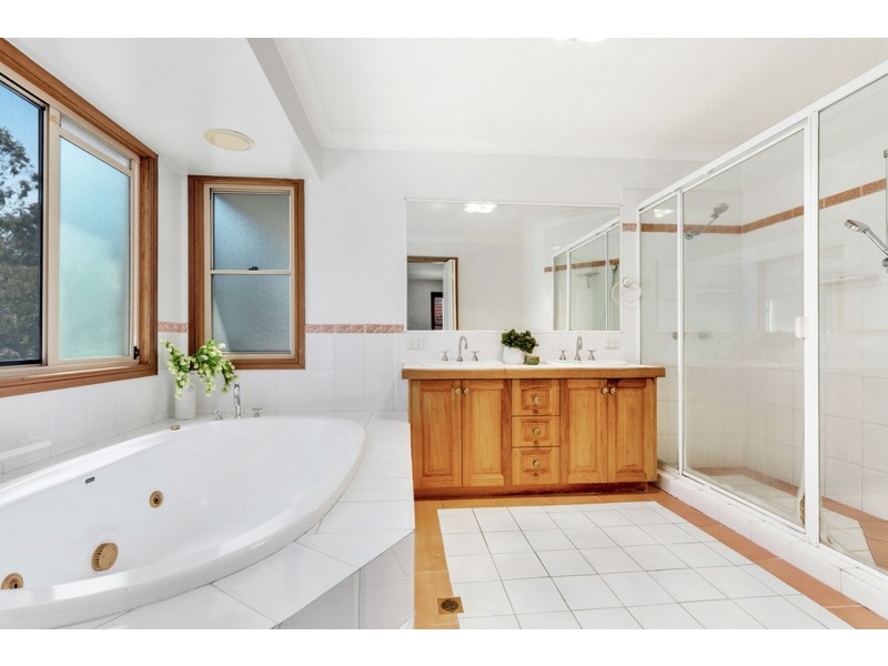 64 St Andrews Crescent, Carindale QLD 4152