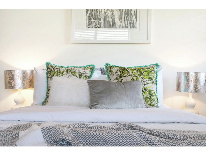 64 St Andrews Crescent, Carindale QLD 4152