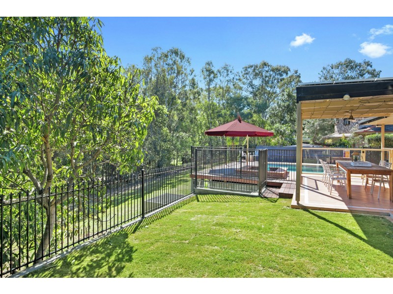 64 St Andrews Crescent, Carindale QLD 4152
