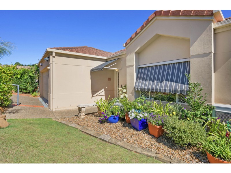 8 Flame Tree Cr, Carindale QLD 4152