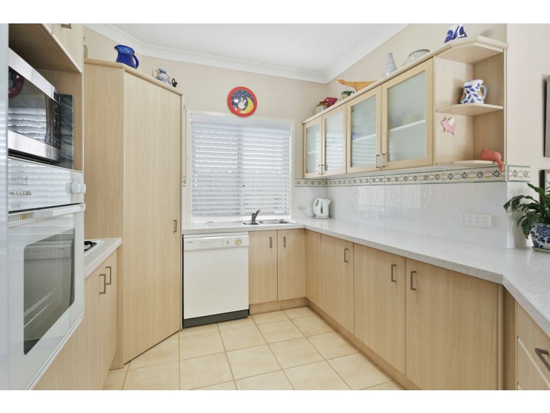 8 Flame Tree Cr, Carindale QLD 4152