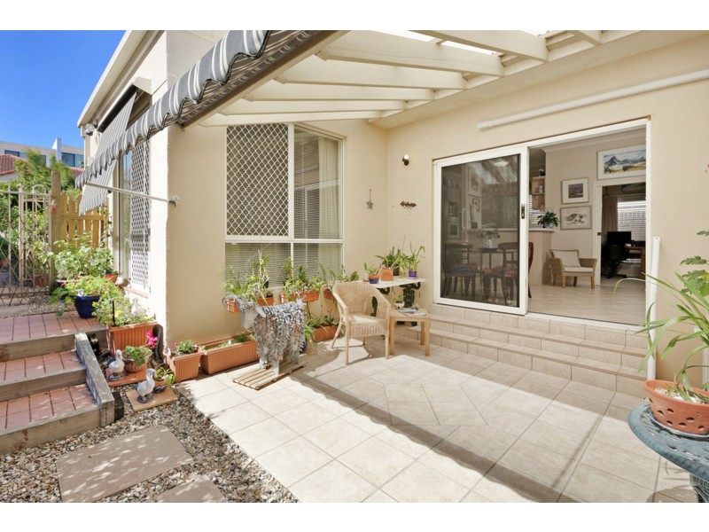 8 Flame Tree Cr, Carindale QLD 4152