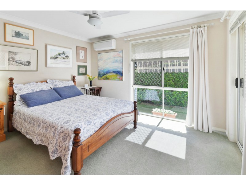 8 Flame Tree Cr, Carindale QLD 4152