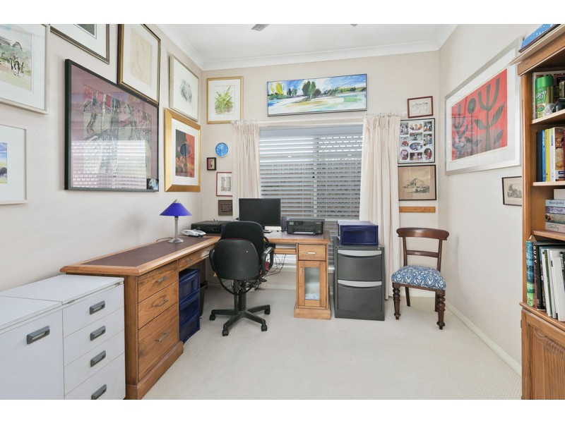 8 Flame Tree Cr, Carindale QLD 4152