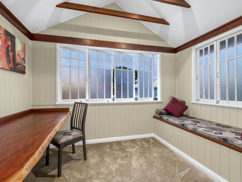 15 Gorban Street, Holland Park QLD 4121