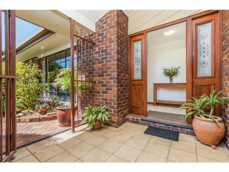 3 Crookston Court, Carindale QLD 4152