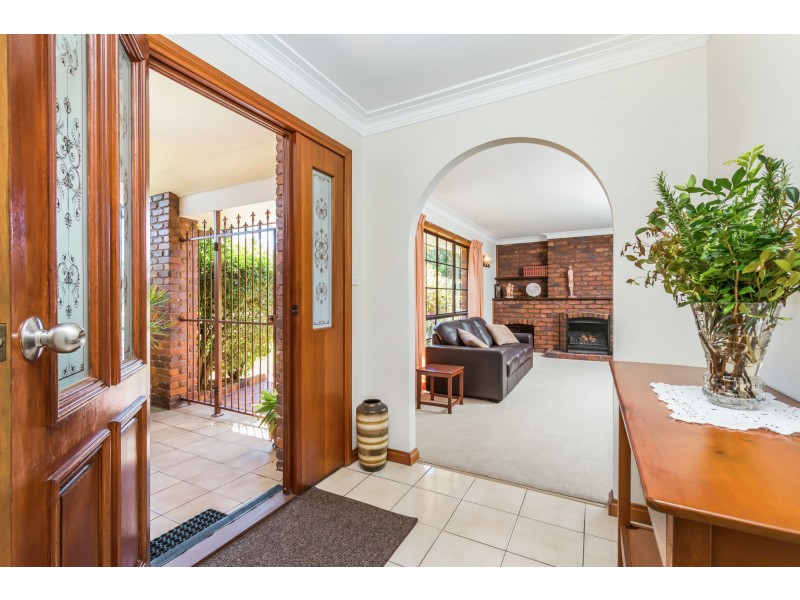 3 Crookston Court, Carindale QLD 4152