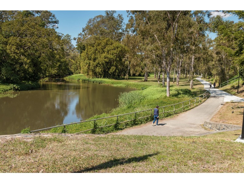 3 Crookston Court, Carindale QLD 4152