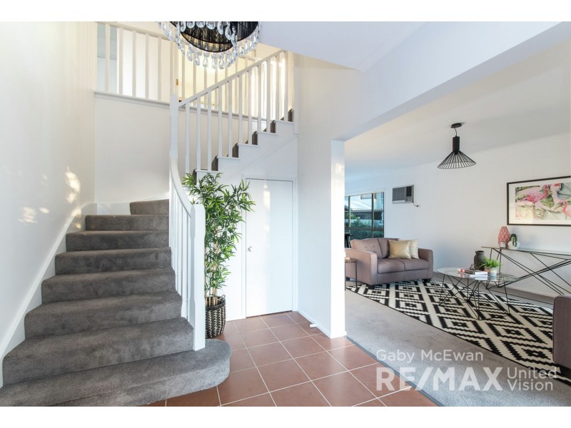 3 Kensington Close, Carindale QLD 4152