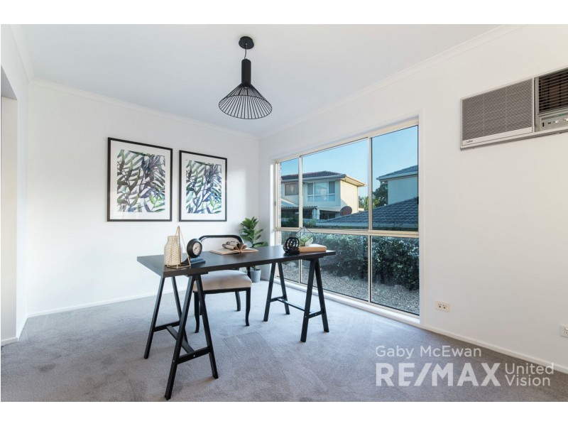 3 Kensington Close, Carindale QLD 4152