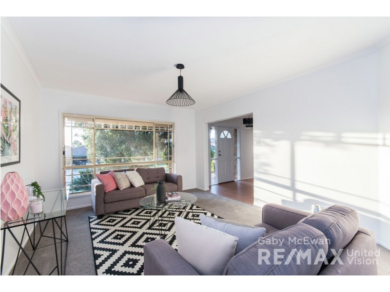 3 Kensington Close, Carindale QLD 4152