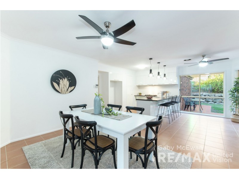 3 Kensington Close, Carindale QLD 4152