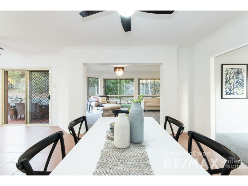 3 Kensington Close, Carindale QLD 4152