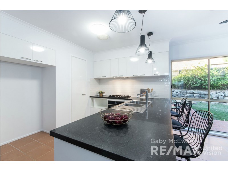 3 Kensington Close, Carindale QLD 4152